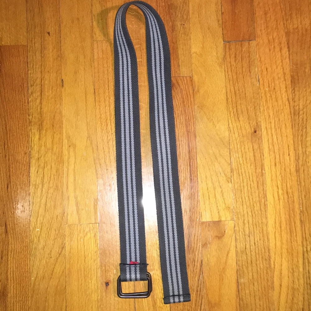 Stripe loop belt